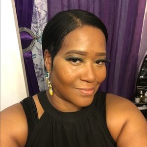 Meet your Posher, Cassandra